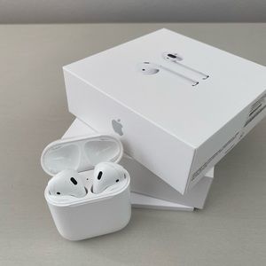 Apple AirPods with Charging Case